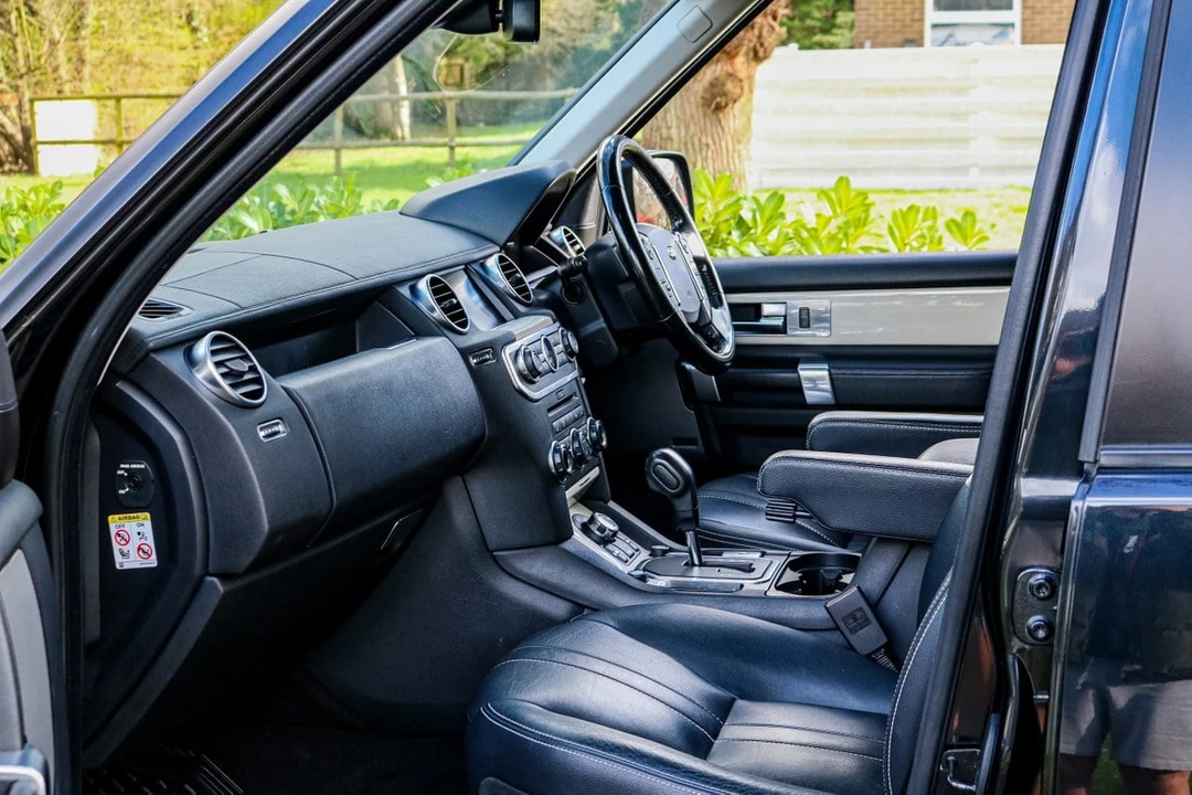 2011 Land Rover Discovery 4th Gen - Image 14 of 30