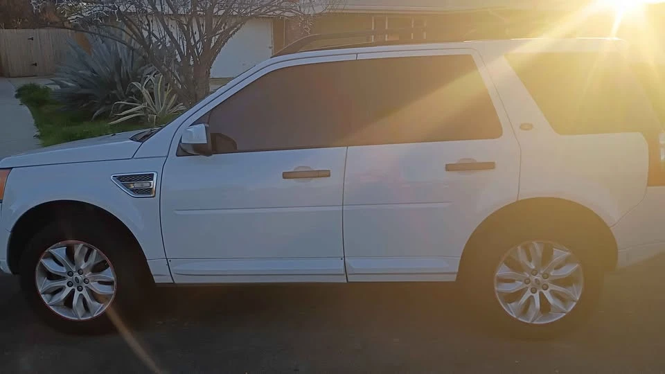 2011 Land Rover Freelander - Image 2 of 3