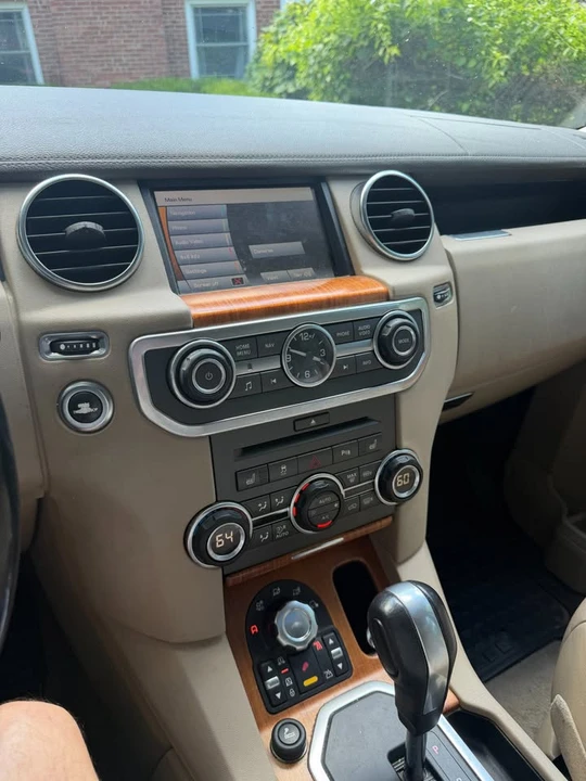 2011 Land Rover Discovery 4th Gen - Image 10 of 11