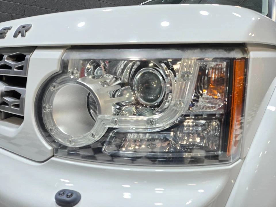 2011 Land Rover Discovery 4th Gen - Image 17 of 21