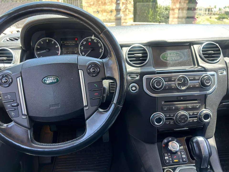 2011 Land Rover Discovery 4th Gen - Image 17 of 21