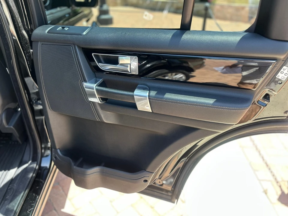2011 Land Rover Discovery 4th Gen - Image 11 of 21