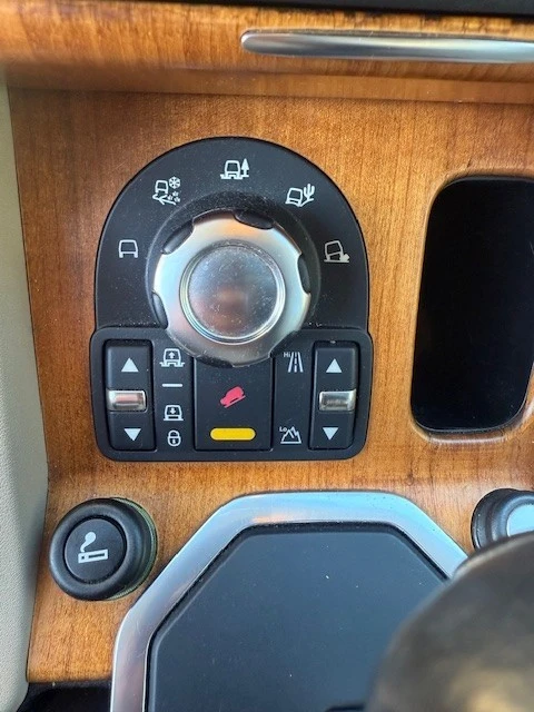 2011 Land Rover Discovery 4th Gen - Image 16 of 21