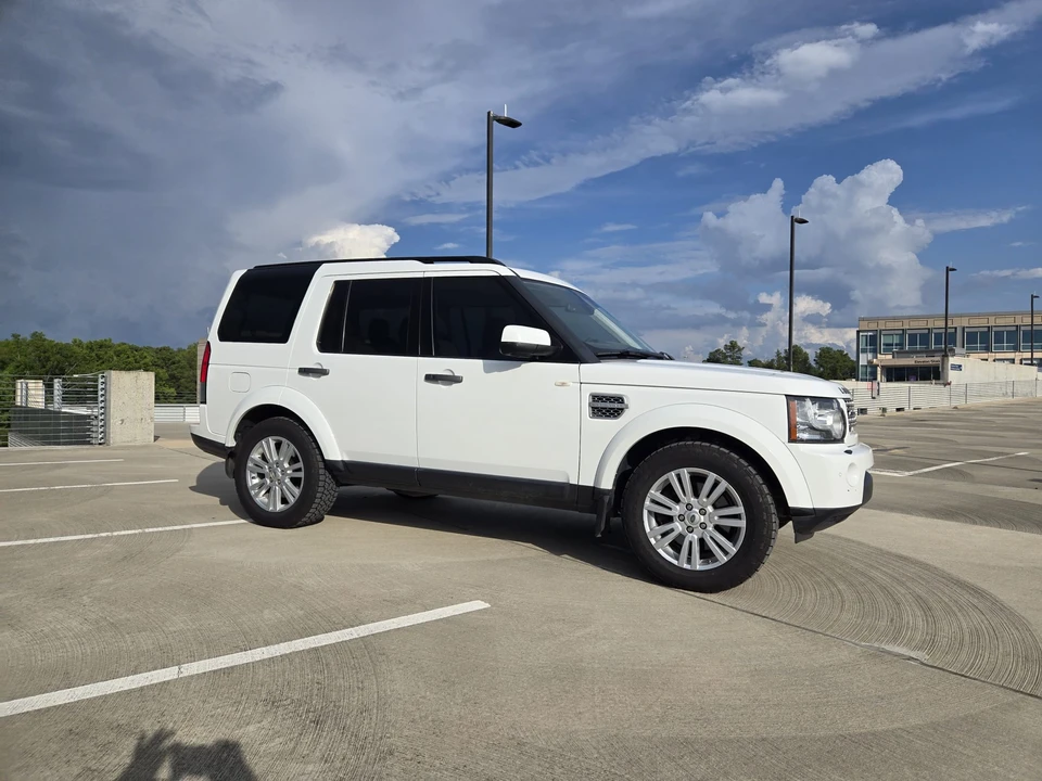 2011 Land Rover Discovery 4th Gen - Image 23 of 31