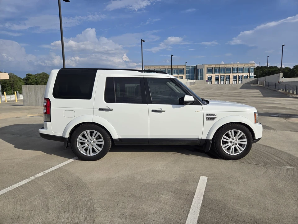 2011 Land Rover Discovery 4th Gen - Image 22 of 31