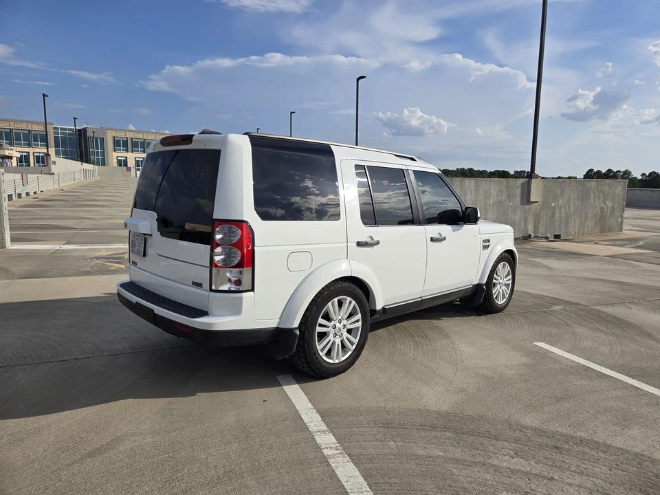 2011 Land Rover Discovery 4th Gen - Image 17 of 31