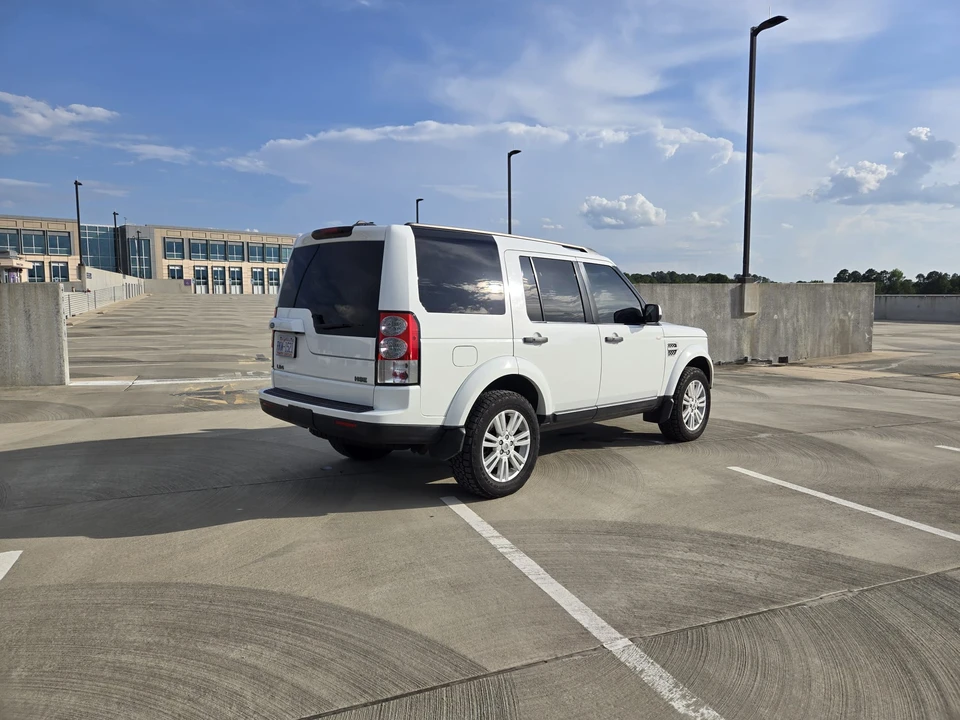 2011 Land Rover Discovery 4th Gen - Image 19 of 31
