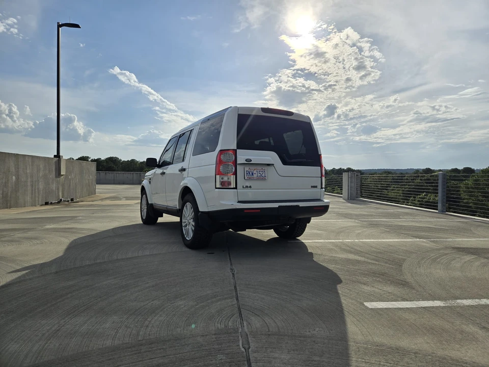 2011 Land Rover Discovery 4th Gen - Image 12 of 31