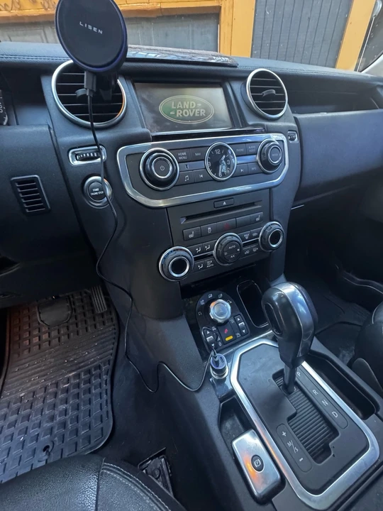 2011 Land Rover Discovery 4th Gen - Image 12 of 19