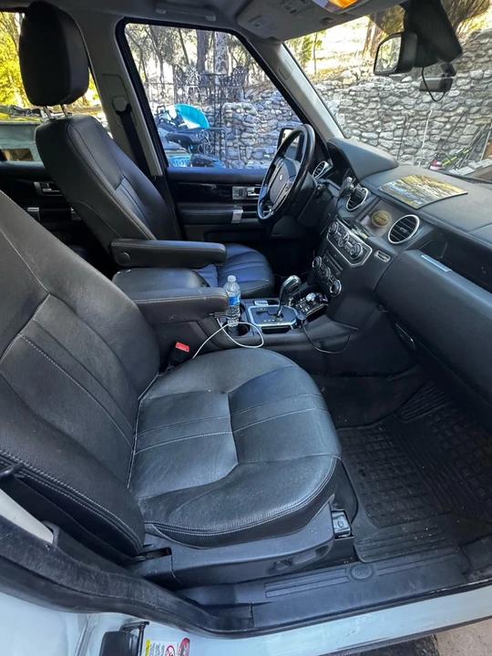 2011 Land Rover Discovery 4th Gen - Image 16 of 19