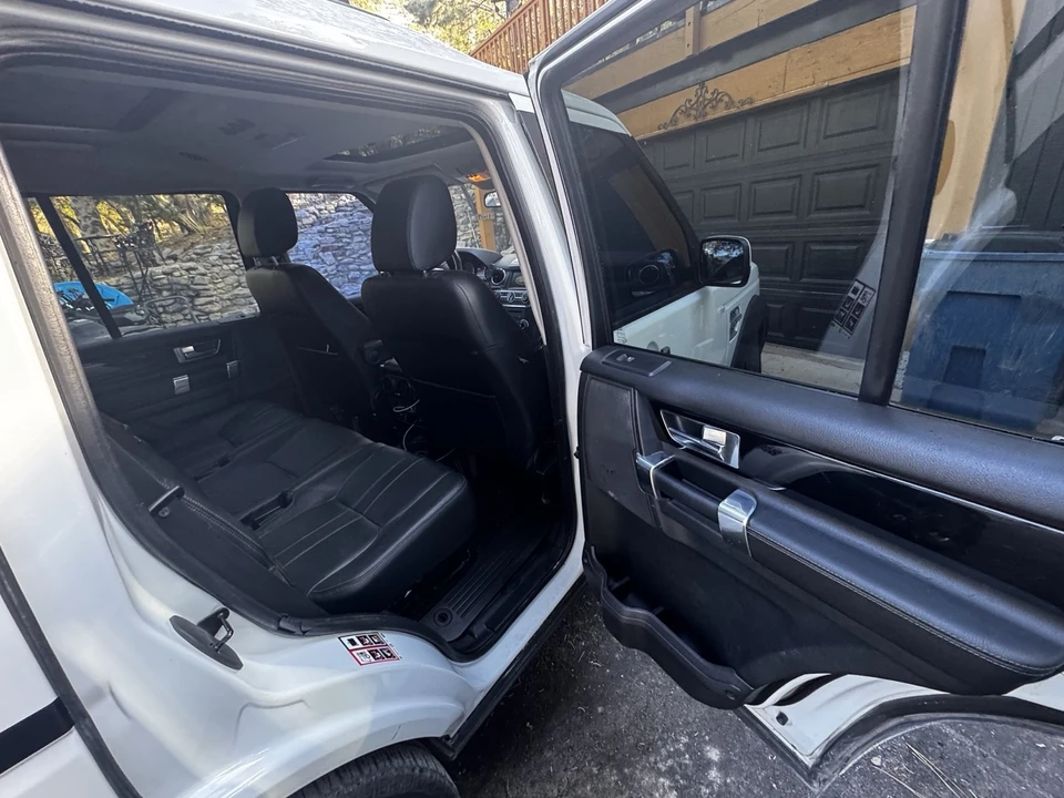 2011 Land Rover Discovery 4th Gen - Image 17 of 19