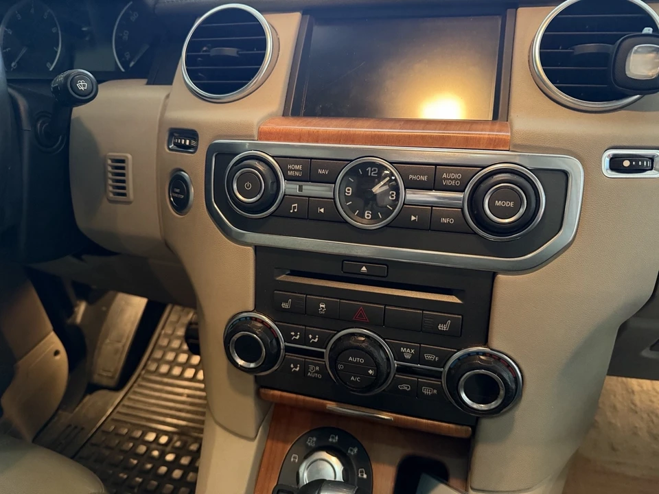2011 Land Rover Discovery 4th Gen - Image 7 of 10