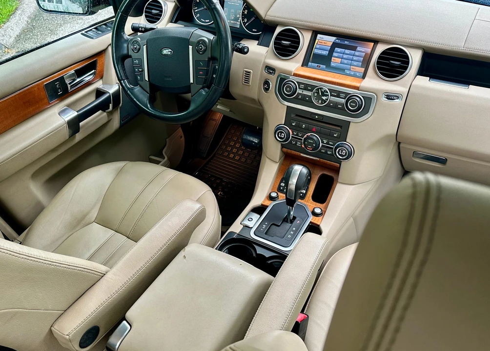 2011 Land Rover Discovery 4th Gen - Image 20 of 31