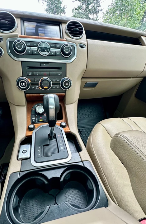 2011 Land Rover Discovery 4th Gen - Image 23 of 31