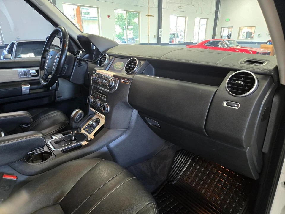 2011 Land Rover Discovery 4th Gen - Image 12 of 18