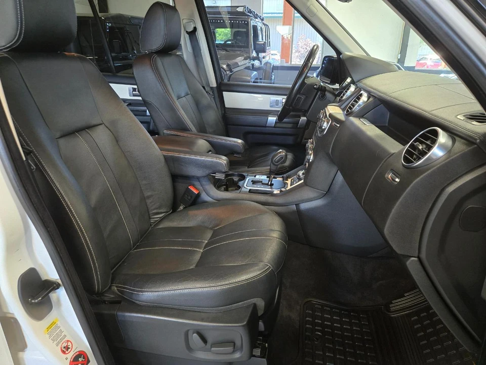 2011 Land Rover Discovery 4th Gen - Image 13 of 18