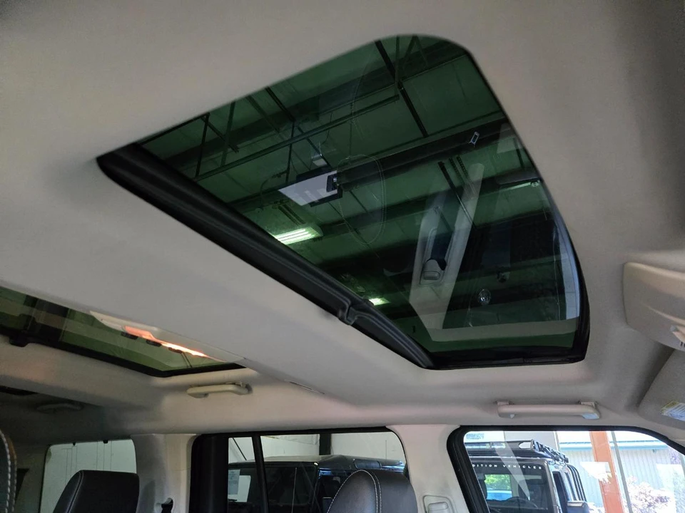 2011 Land Rover Discovery 4th Gen - Image 15 of 18
