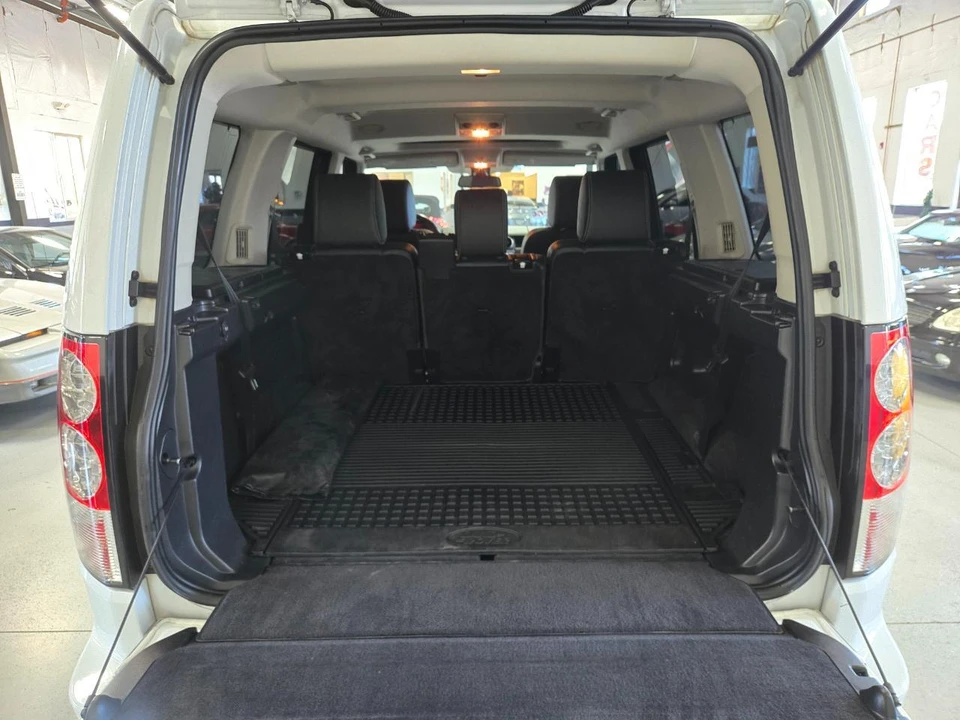 2011 Land Rover Discovery 4th Gen - Image 17 of 18