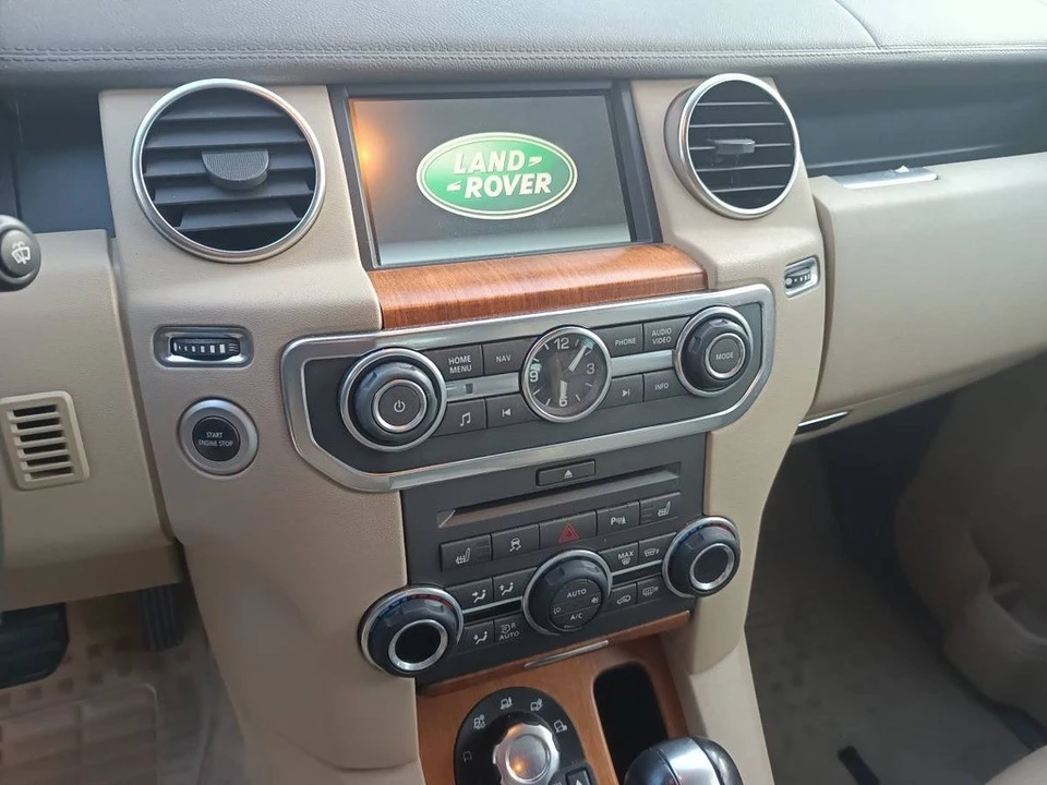 2011 Land Rover Discovery 4th Gen - Image 5 of 12