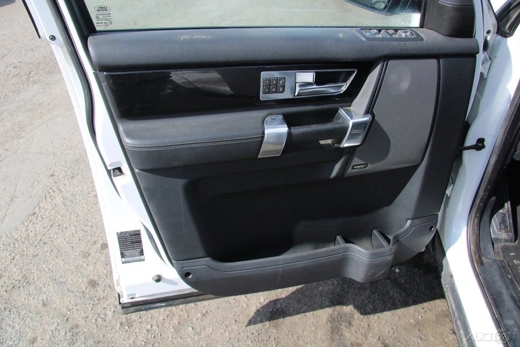 2011 Land Rover Discovery 4th Gen - Image 11 of 21