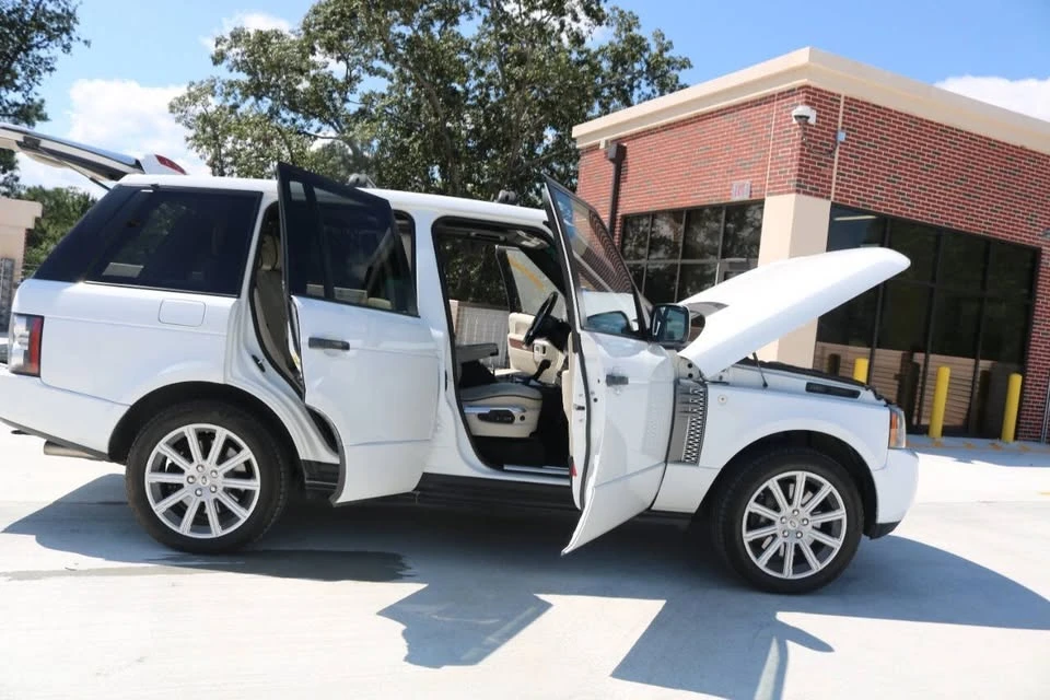2011 Land Rover Range Rover L322 - Image 2 of 15
