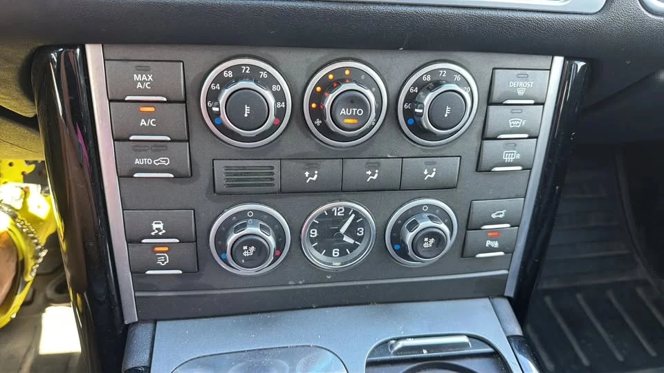 2011 Land Rover Range Rover L322 - Image 18 of 19