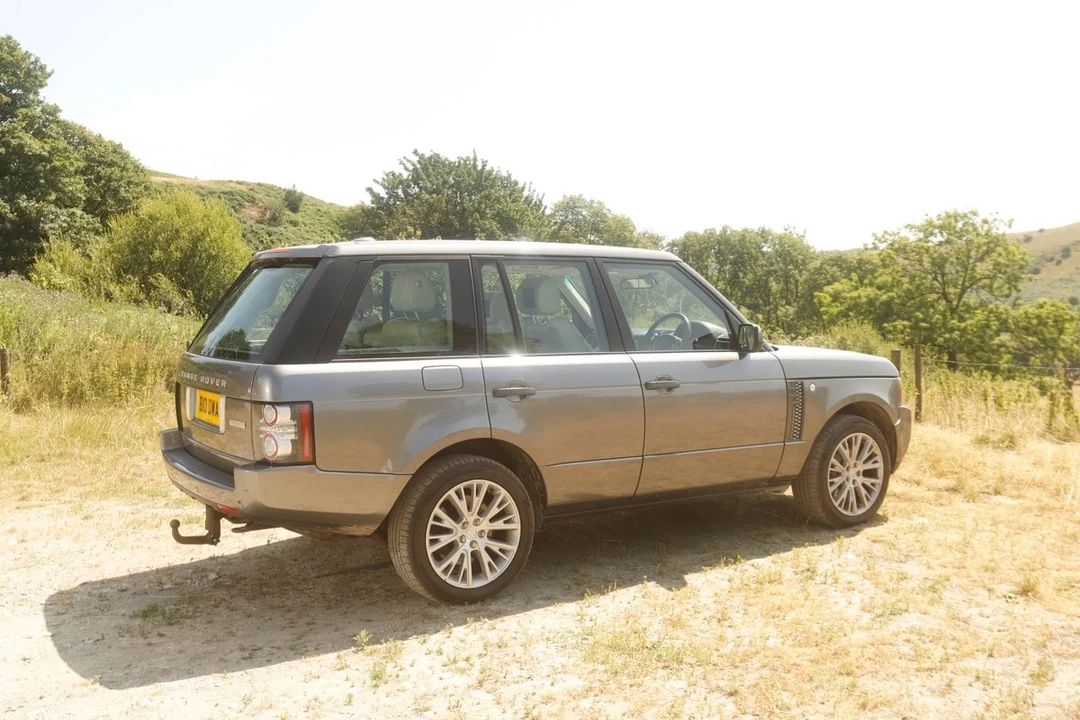 2011 Land Rover Range Rover L322 - Image 12 of 30