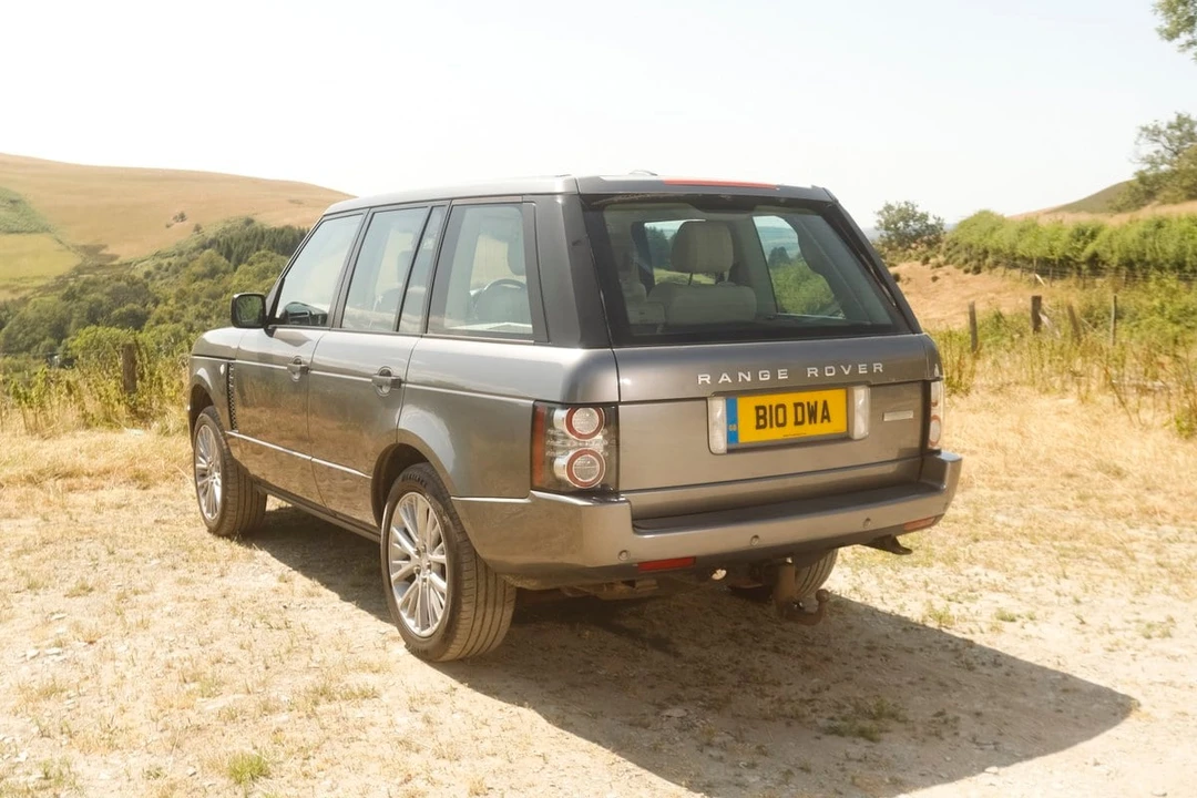 2011 Land Rover Range Rover L322 - Image 13 of 30