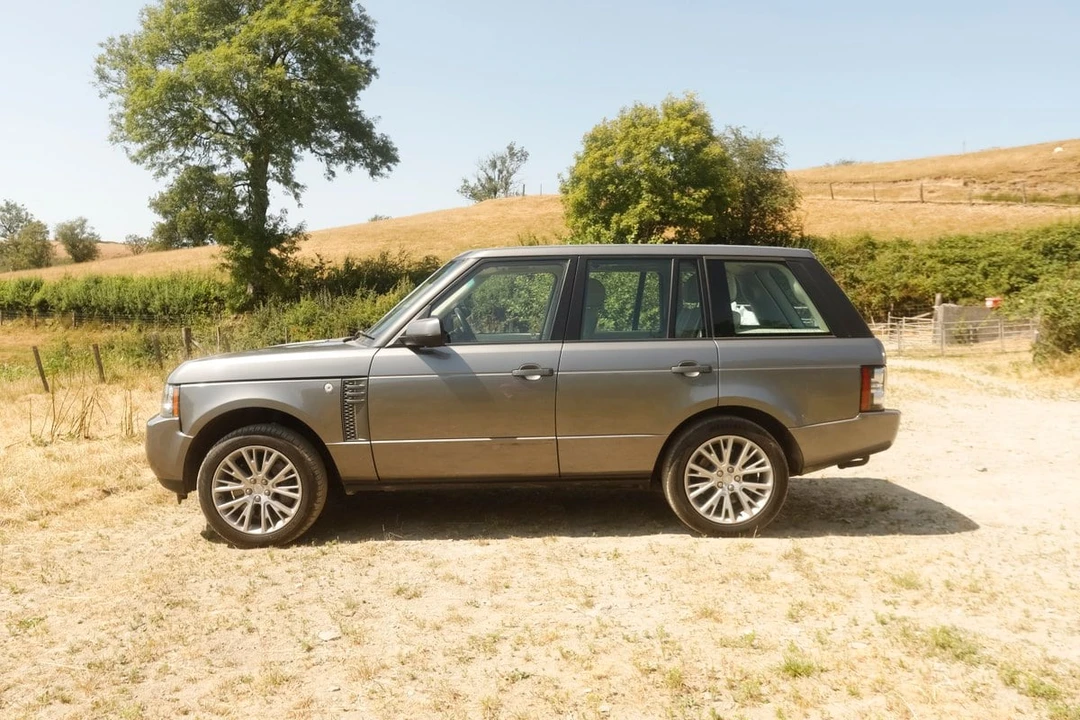 2011 Land Rover Range Rover L322 - Image 16 of 30