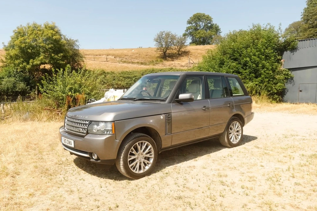2011 Land Rover Range Rover L322 - Image 17 of 30