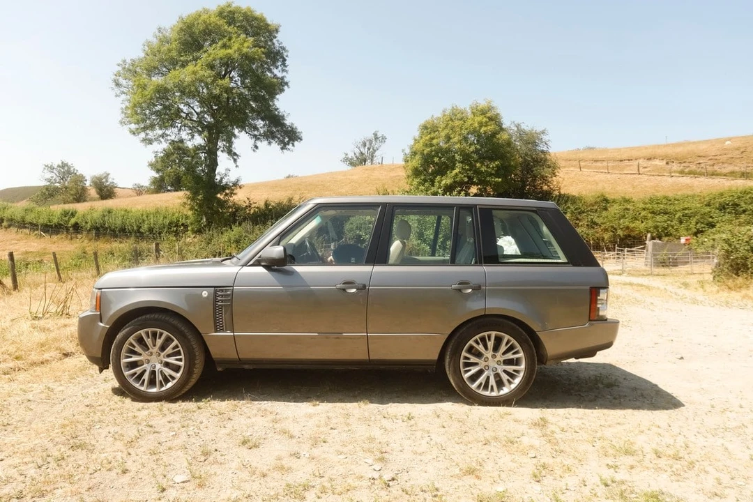 2011 Land Rover Range Rover L322 - Image 23 of 30