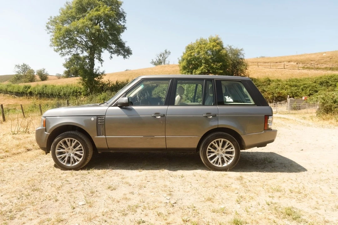 2011 Land Rover Range Rover L322 - Image 24 of 30