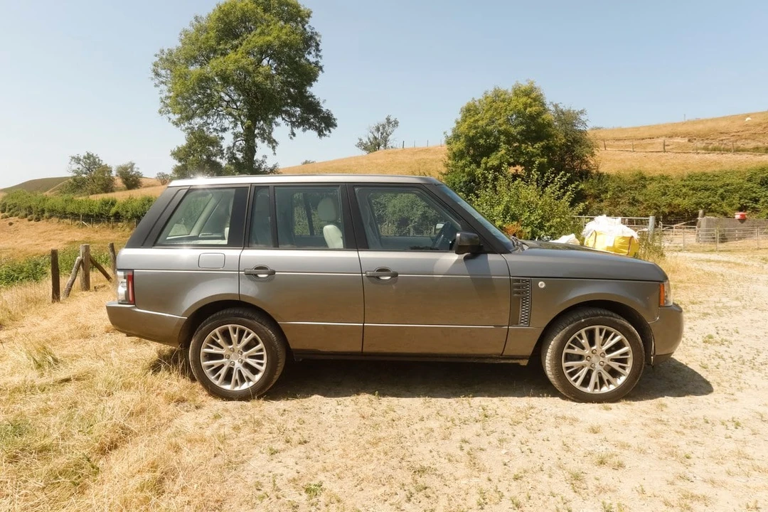 2011 Land Rover Range Rover L322 - Image 27 of 30