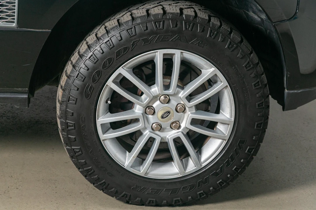 2011 Land Rover Range Rover L322 - Image 21 of 31