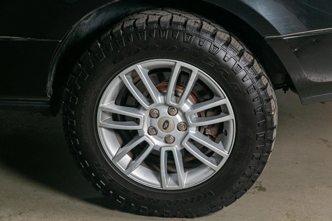 2011 Land Rover Range Rover L322 - Image 17 of 31