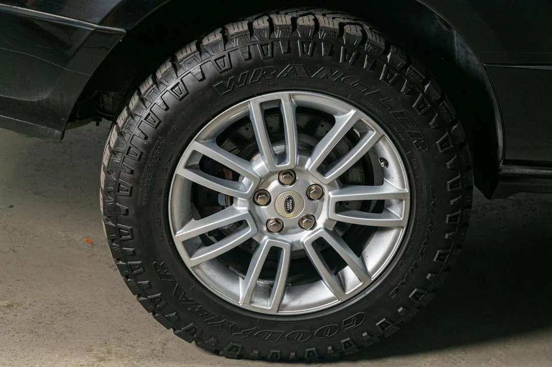 2011 Land Rover Range Rover L322 - Image 19 of 31