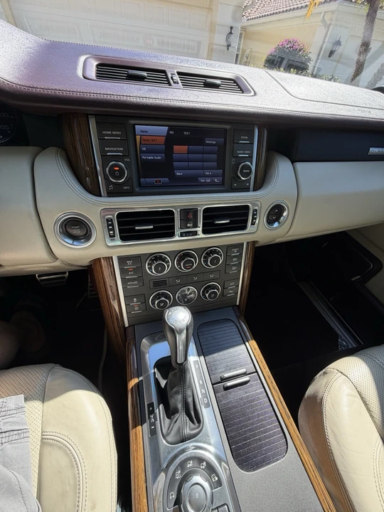 2011 Land Rover Range Rover L322 - Image 9 of 21