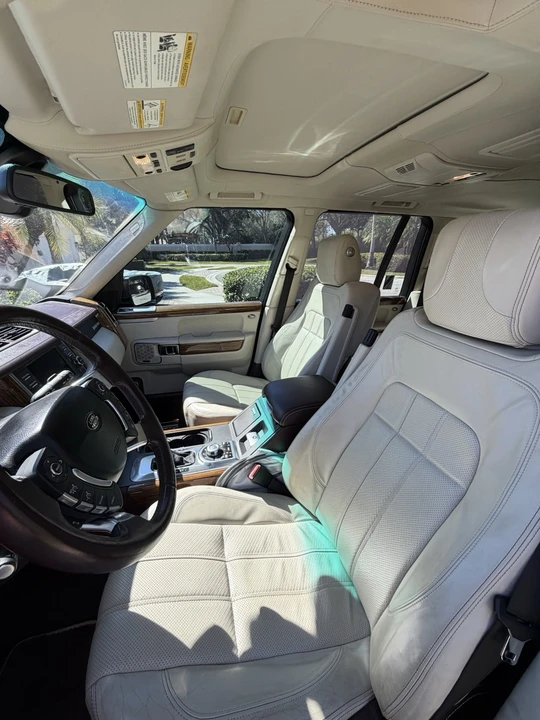 2011 Land Rover Range Rover L322 - Image 17 of 21