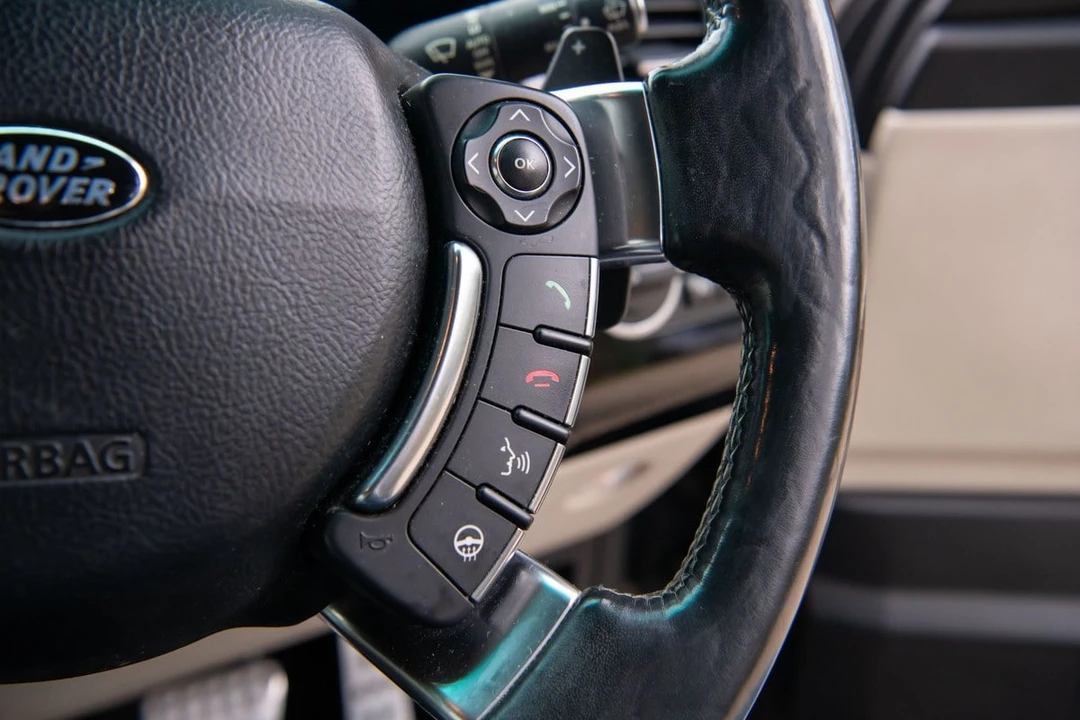 2011 Land Rover Range Rover L322 - Image 23 of 30