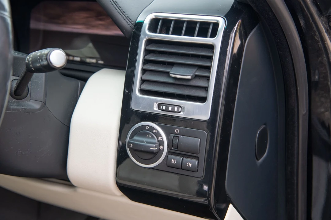 2011 Land Rover Range Rover L322 - Image 26 of 30