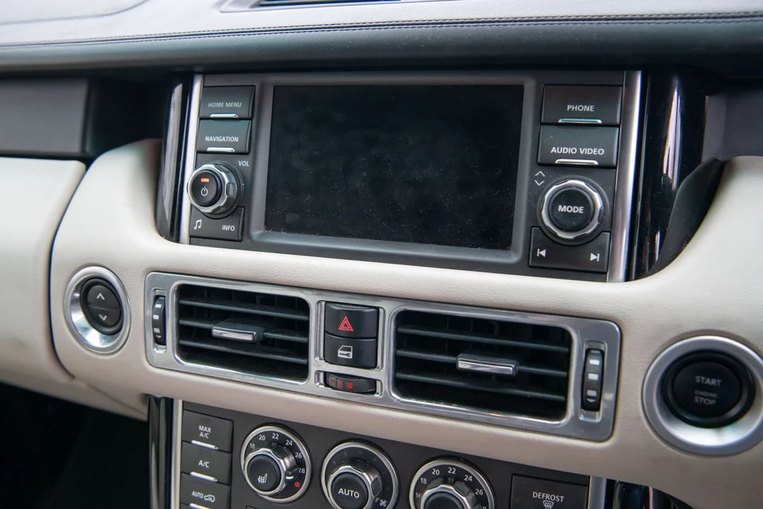 2011 Land Rover Range Rover L322 - Image 29 of 30