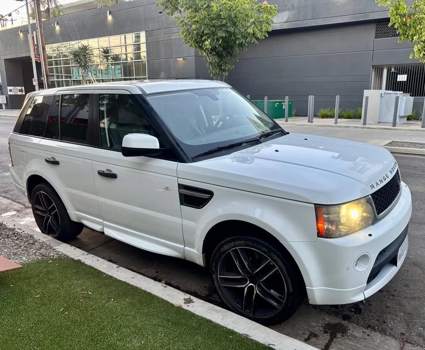 2011 Land Rover Range Rover L322 - Image 2 of 12