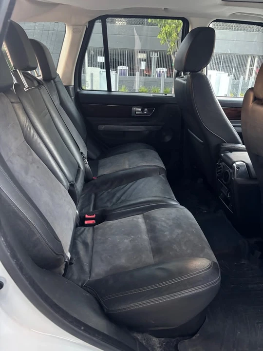 2011 Land Rover Range Rover L322 - Image 9 of 12