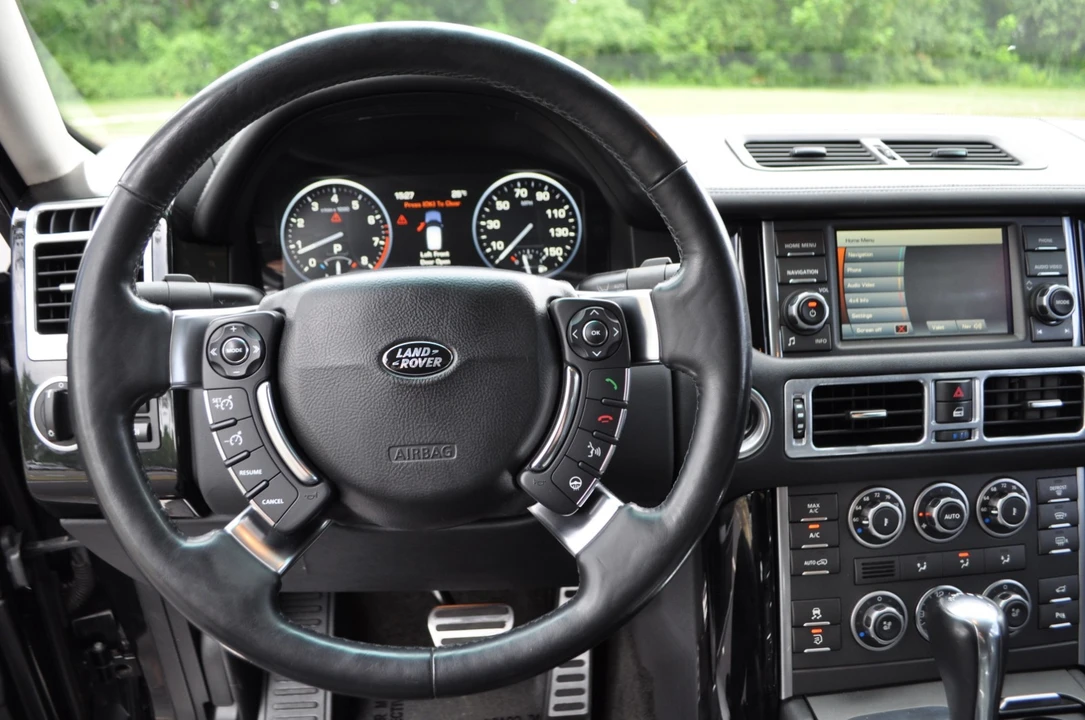 2011 Land Rover Range Rover L322 - Image 17 of 30