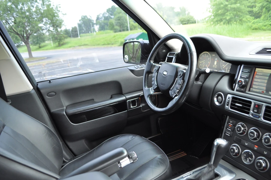 2011 Land Rover Range Rover L322 - Image 13 of 30