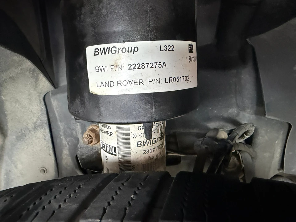 2011 Land Rover Range Rover L322 - Image 17 of 19