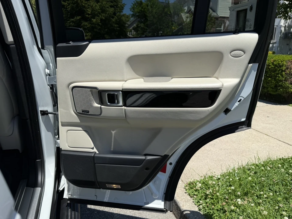 2011 Land Rover Range Rover L322 - Image 25 of 31