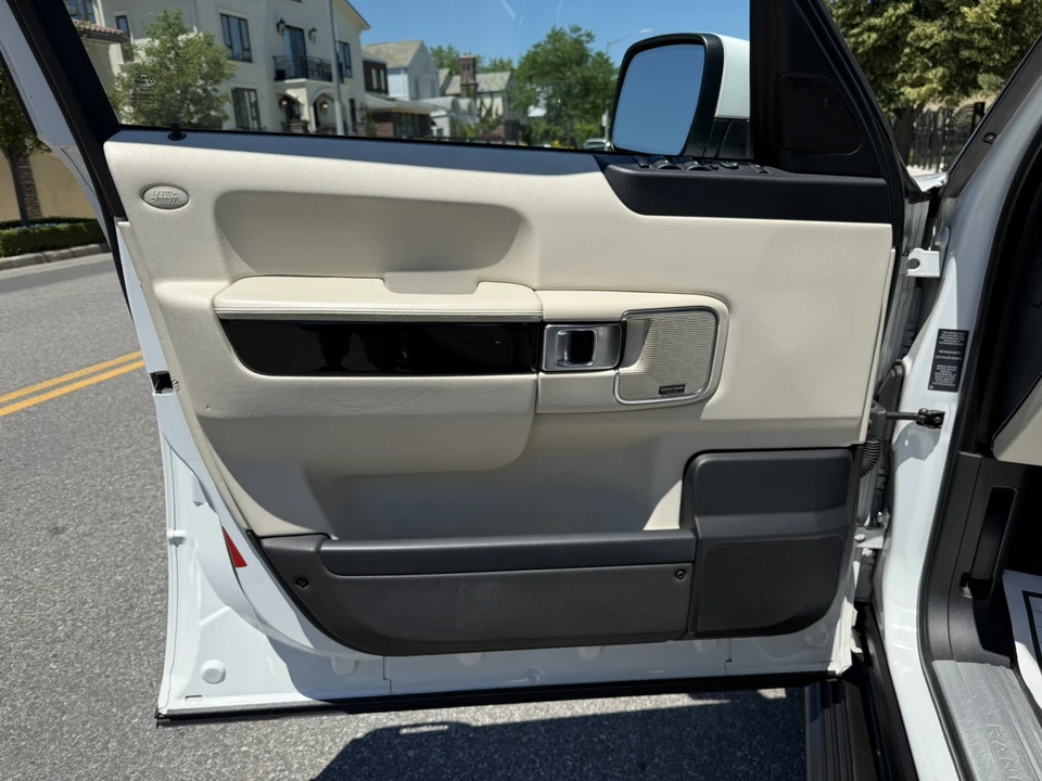 2011 Land Rover Range Rover L322 - Image 15 of 31