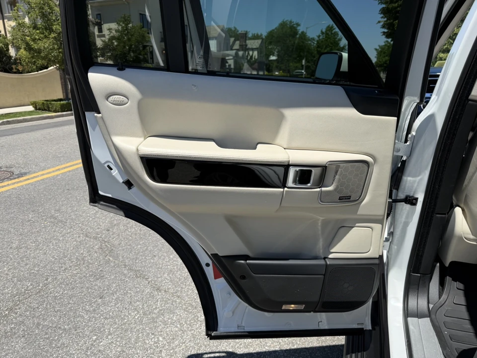 2011 Land Rover Range Rover L322 - Image 19 of 31