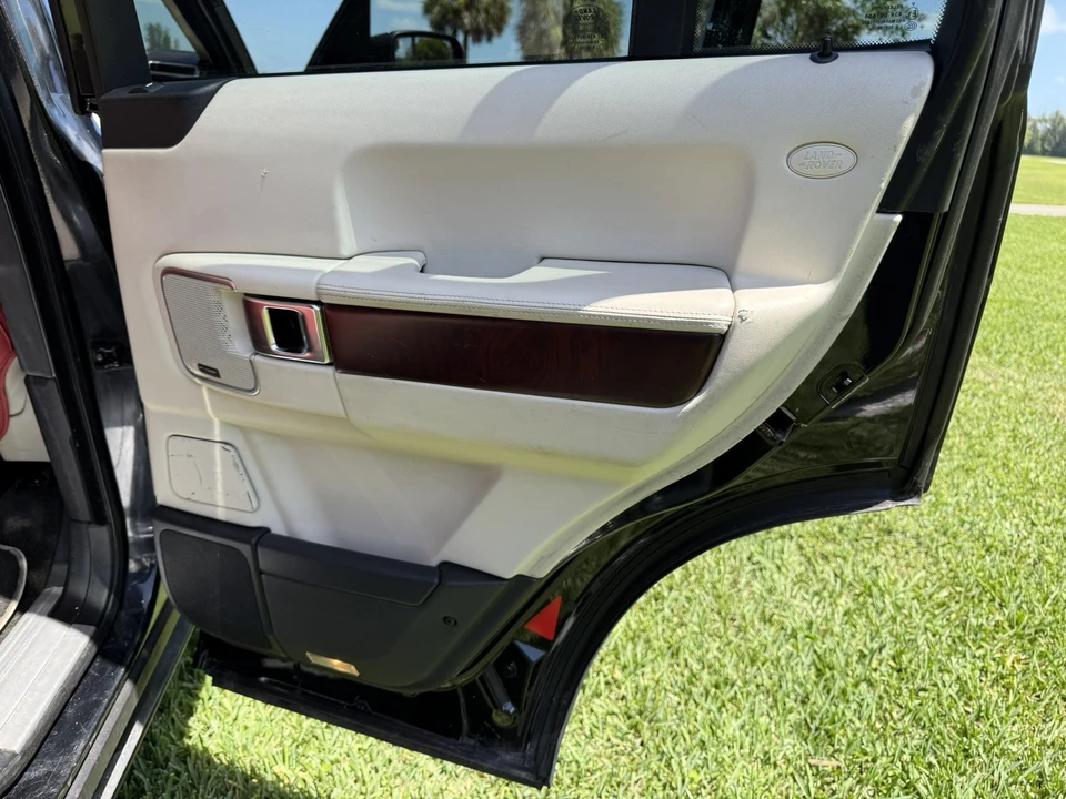 2011 Land Rover Range Rover L322 - Image 27 of 31